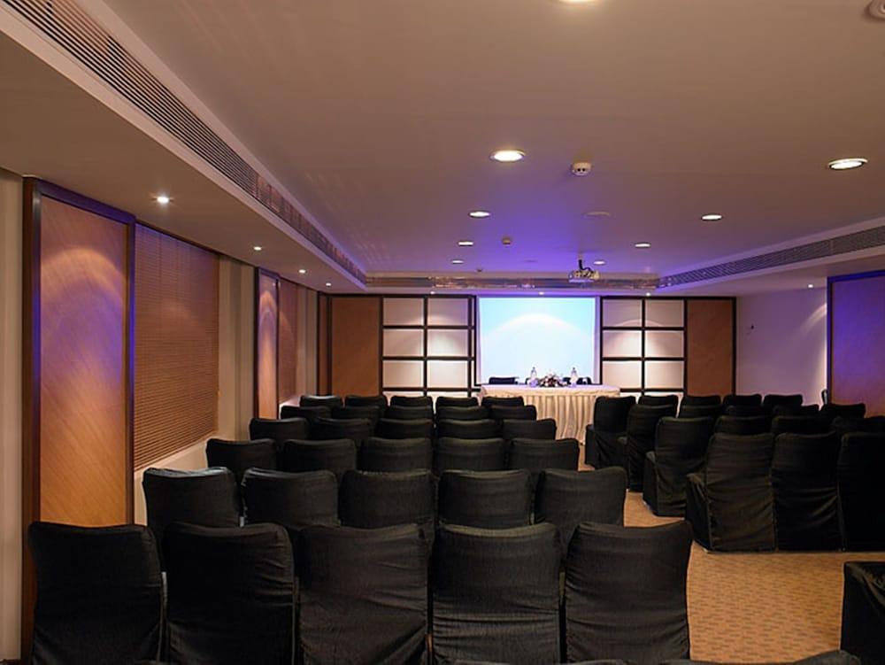 Royal Orchid Central Grazia, Navi Mumbai Esterno foto